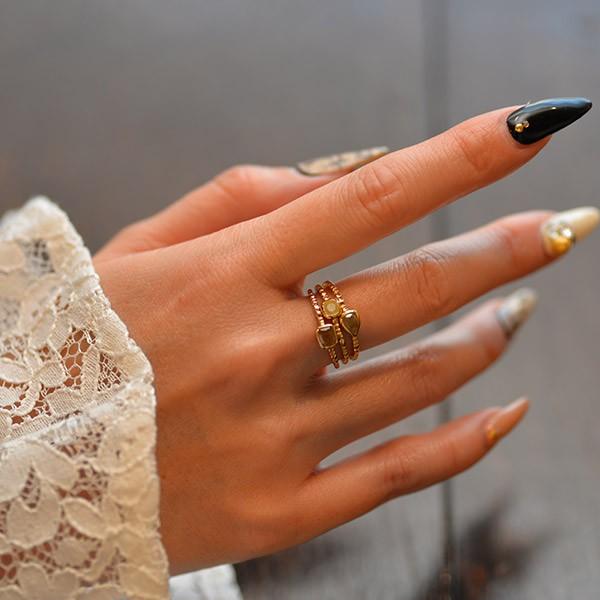 数量限定 ファンシーカラーダイヤモンド リング ダイヤは縦向き  