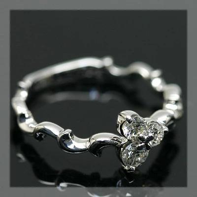 ダイヤモンド ブランシュ”スリーストーンリング 誕生石 4月 PT900 K18 K10対応の画像