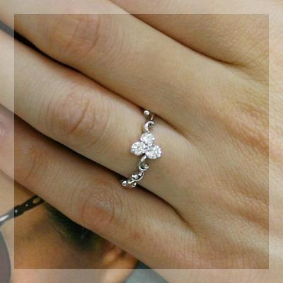 ダイヤモンド ブランシュ”スリーストーンリング 誕生石 4月 PT900 K18 K10対応の画像