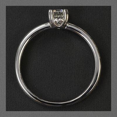 ベーネブリリアント 鑑定カード付き ハートでキャッチ”ダイヤモンドリング 誕生石 4月 PT900 K18 K10対応の画像