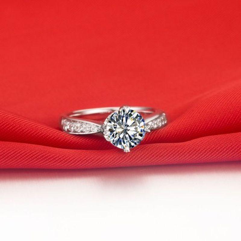 女の子が最高の宝石の贈り物を愛して　1ctの女性はダイヤモンドの婚約指輪をシミュレートします純銀製のホワイトゴールドカバー永遠に輝かしい