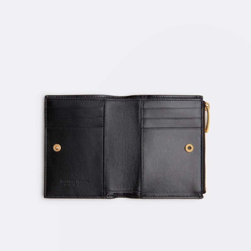 BOTTEGA VENETA ボッテガ・ヴェネタ Cassette intrecciato BOTTEGA VENETA ボッテガ・ヴェネタ Cassette intrecciato
