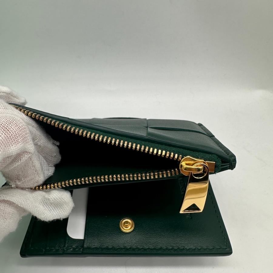 BOTTEGA VENETA ボッテガ・ヴェネタ Cassette intrecciato BOTTEGA VENETA ボッテガ・ヴェネタ Cassette intrecciato