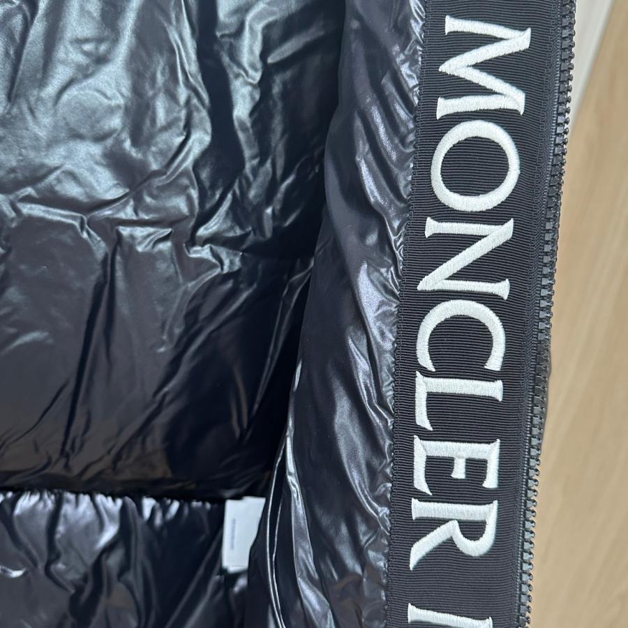 MONCLER（モンクレール） MONTCLA モンクラ ロゴ ダウン ジャケット