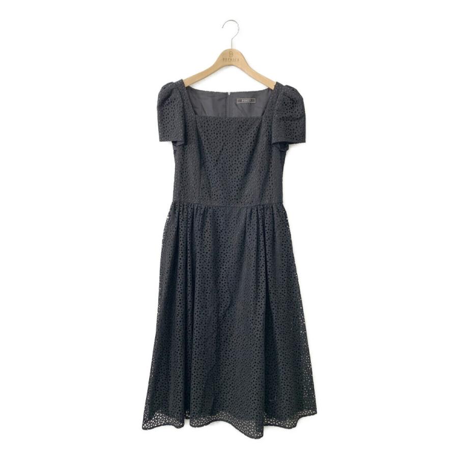 美品✦フォクシーブティック　半袖ワンピース　ネイビー　ブランドロゴボタン　40 フォクシーブティック ワンピース Dress カットワーク 総柄 半袖 40