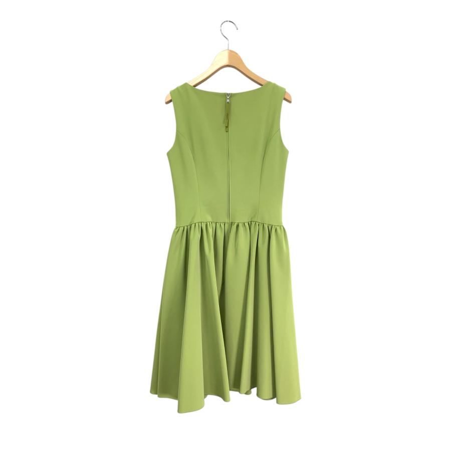 タグ付き未使用✨フォクシー 20年 7.7万 ワンピース ピスタチオグリーン40 未使用✨フォクシー 20年商品 定価7.7万 ワンピース ピスタチオ