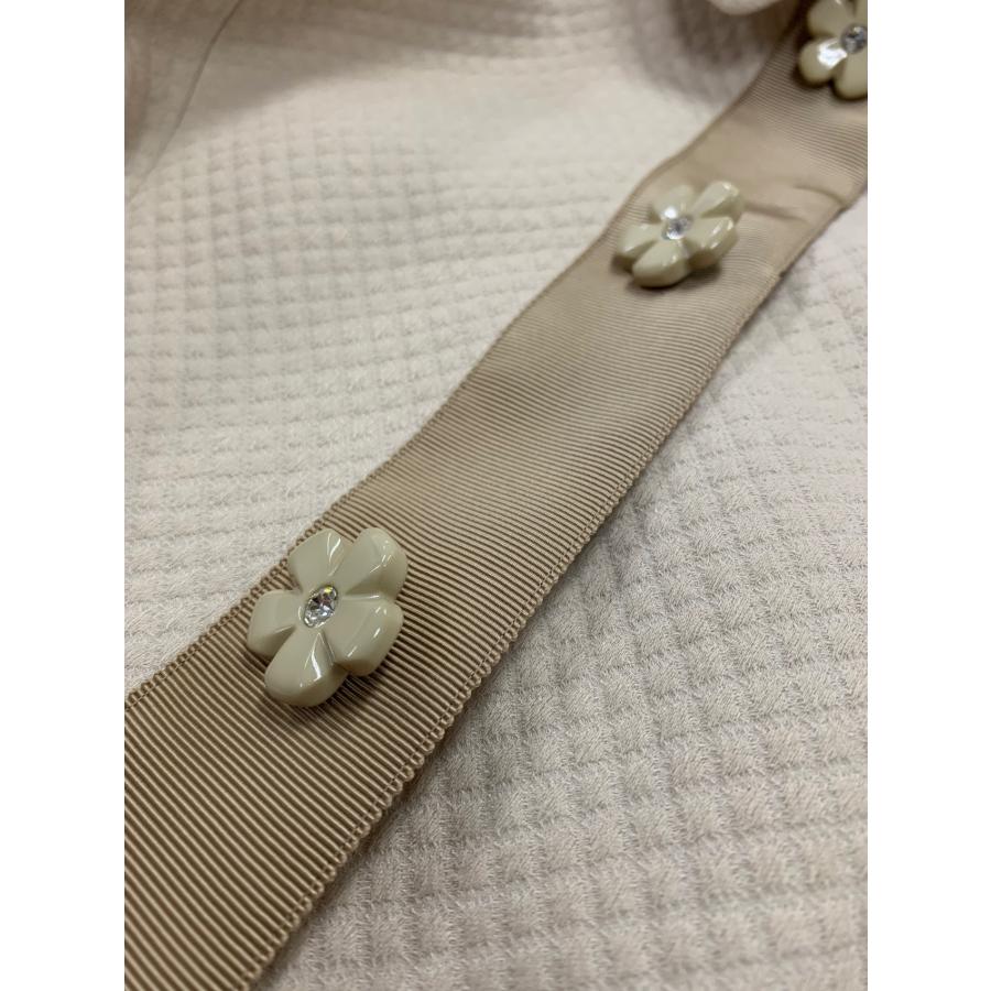 エムズグレイシー 511120 花ボタン付き正統派ワンピース 38 ベージュ