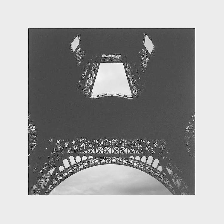 IGREBOW フランス パリ エッフェル塔 アイグレボウ インテリアフォト ウッド黒フレーム Sサイズ モノクロームの画像