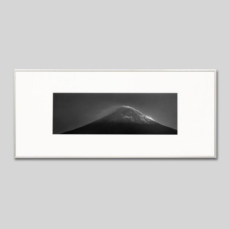 IGREBOW 山梨県 雲が湧き出す素晴らしいな富士山 アイグレボウ 室内装飾写真絵 軽銀枠組み L大きさ 白黒 家具、インテリア-ウォールデコレーション-レリーフ、アート
