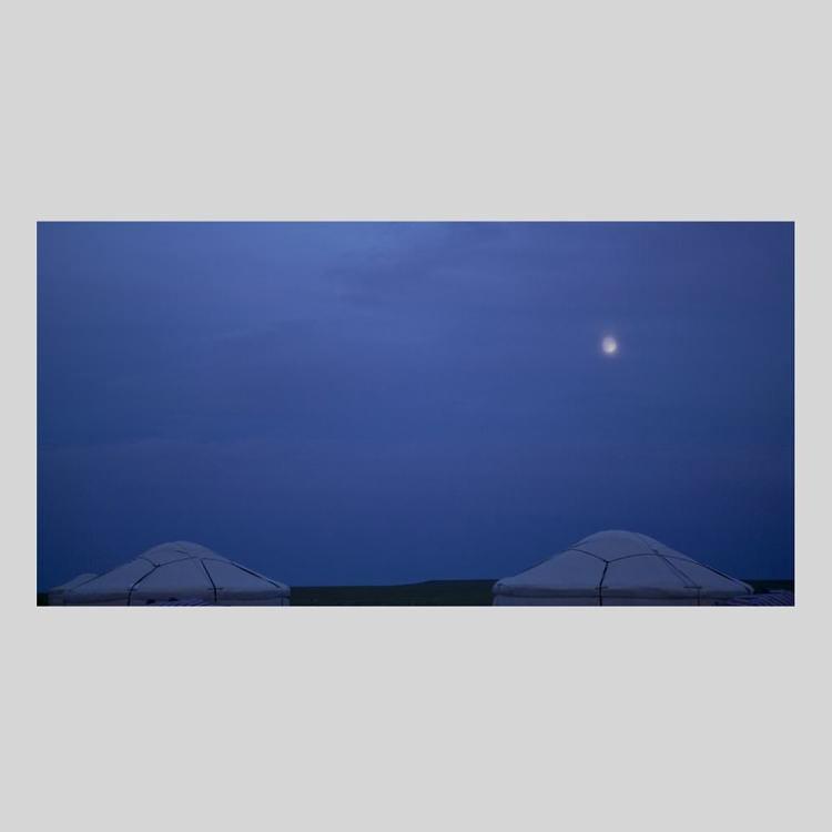 IGREBOW モンゴル 月夜とゲル アイグレボウ インテリアフォト アルミフレーム Mサイズ カラー写真の画像