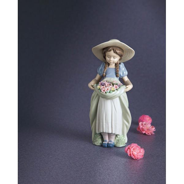 LLADRO リヤドロ　たくさん摘めたよ！ 陶器、インテリア リヤドロ たくさん摘めたよ！ 置物 インテリア のし ラッピング 包装紙