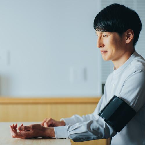 オムロン HCR-7608T2 オムロンデジタル自動血圧計 黒 HCR7608T2 |  | 08