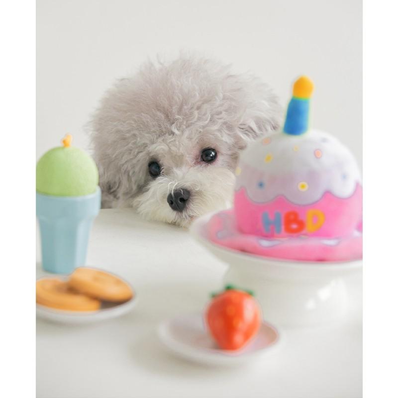 犬 おもちゃ Bite Me バイトミー Hbd 被れるバースデーケーキトイ 犬用おもちゃ 犬のおもちゃ 韓国ブランド 犬 ケーキ 帽子 ピーピー カシャカシャ 音が Bmty 002 Best Friends 通販 Yahoo ショッピング