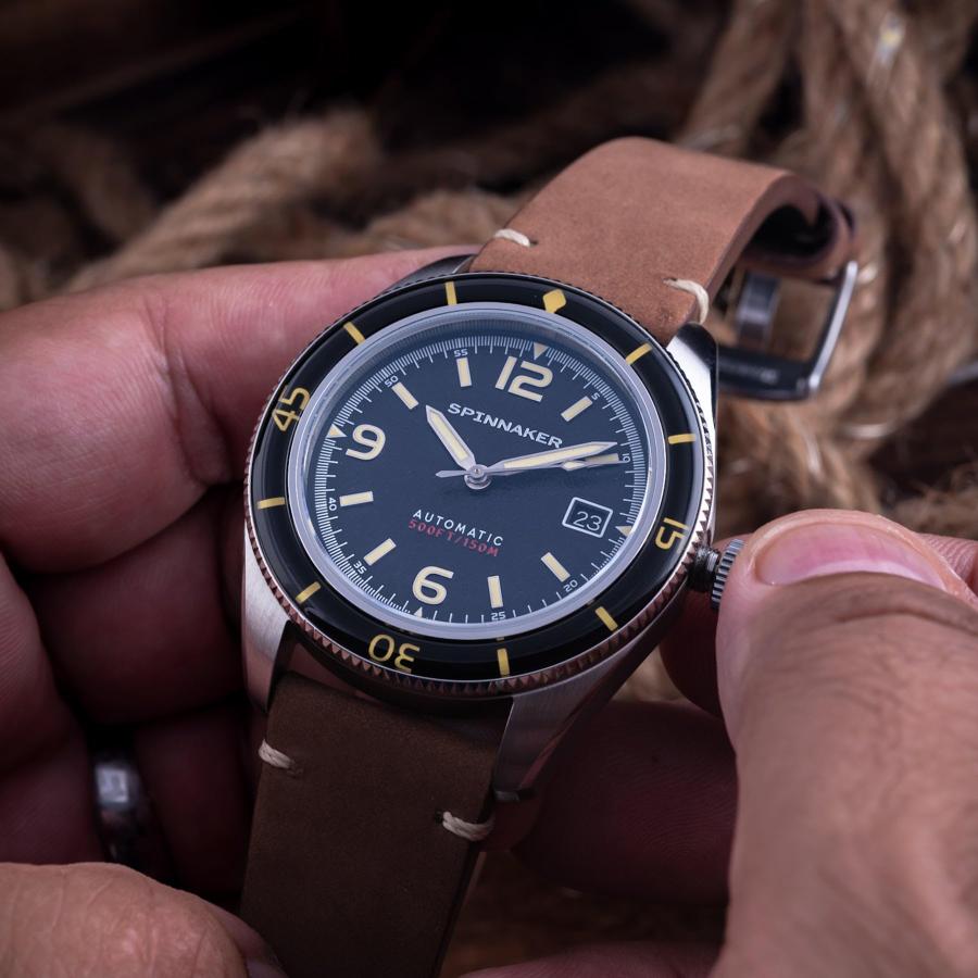 Spinnaker Fleuss メンズウォッチ - 自動ダイブウォッチ 男性用 43mm ステンレススチールケース レザーストラップ 防水 150m SP-5055, ブラック/ブラウン, クラの画像