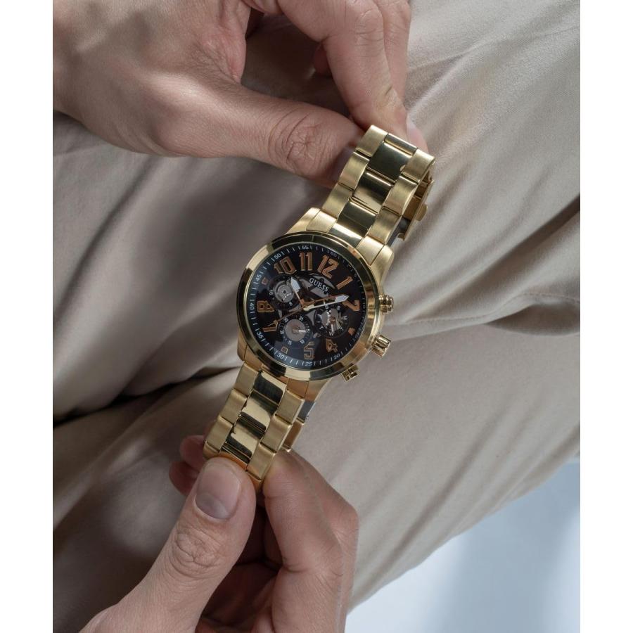 GUESS メンズ 44mm クォーツ腕時計 ゴールドトーン ステンレスブレスレット ブラックダイヤル マルチファンクションの画像