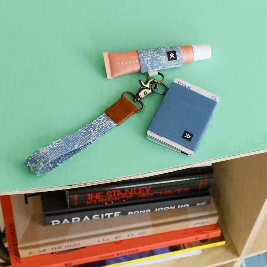 ［Thread Wallets/スレッドウォレット］Wrist Lanyard［日本正規品］リストランヤード 長さ14cm x 幅1.9cm 手首用ストラップ for Key,Badge,Wallet, and Phone Wの画像