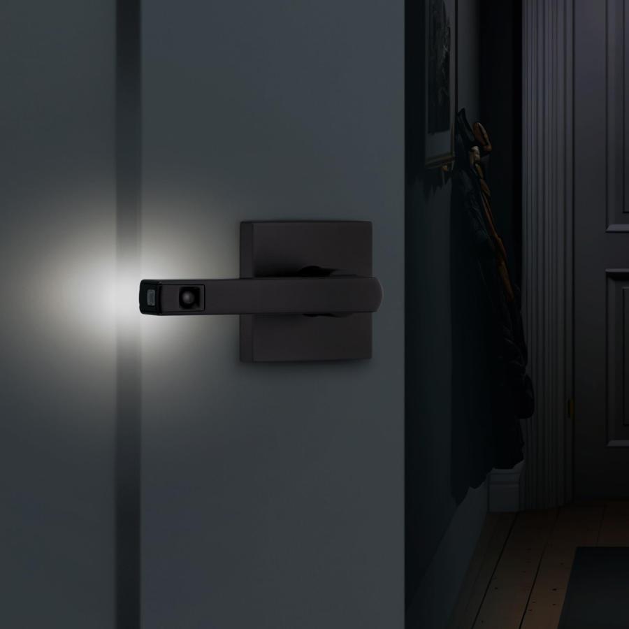Kwikset ハリファックス LED モーション起動 ライトアップ パッセージドアレバー クローゼットや廊下のドア用 リバーシブルノンロックハンドルレバー マットブラ_1