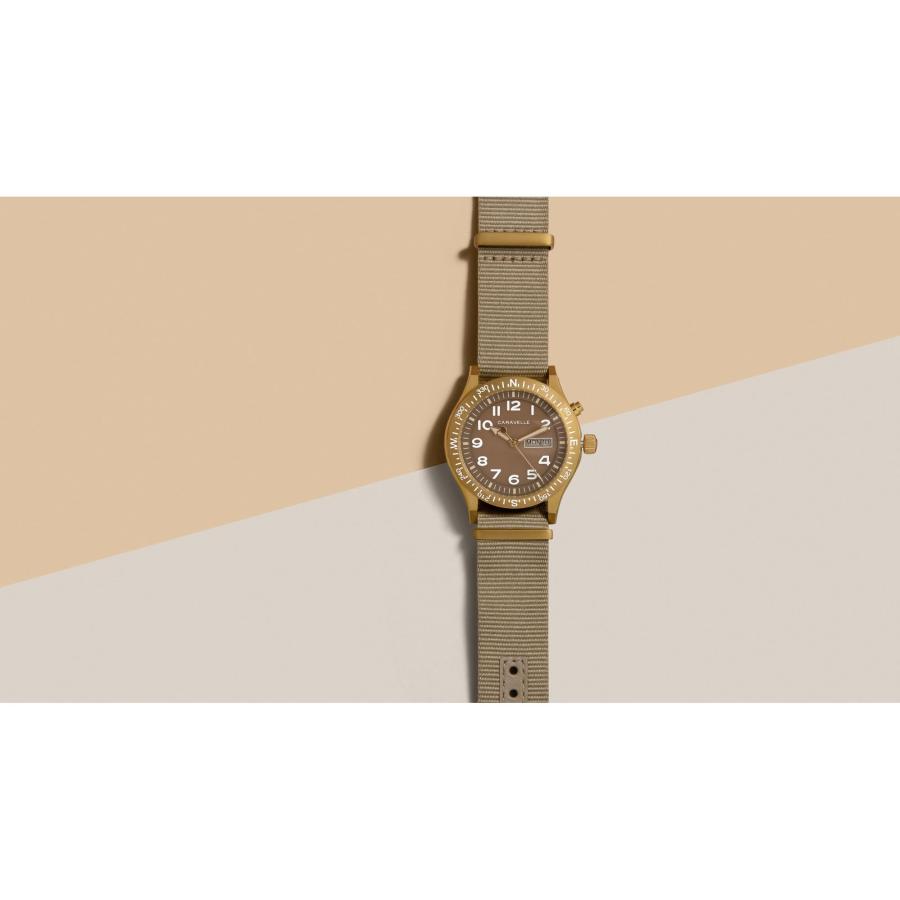 Caravelle by Bulova メンズ クォーツ Vintage Lite Up フィールド トープナイロン コンパスベゼル 曜日・日付 アンティークゴールド 44C113の画像