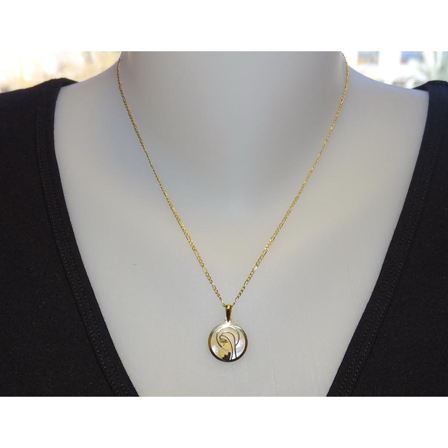 【並行輸入品】18K Gold Virgin Mary Medallion Necklace for Women | Mother of Peの画像