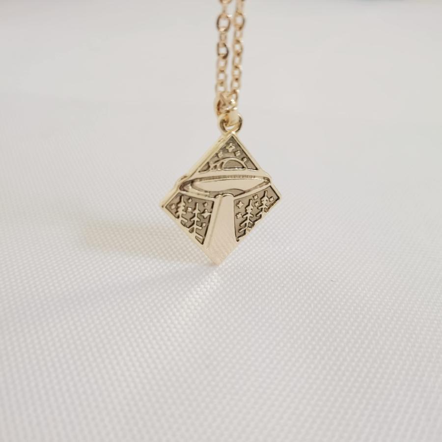 【並行輸入品】SENFAI 10 KゴールドカラーSpacecraft UFOペンダントネックレス SENFAI 10K Gold Colorの画像