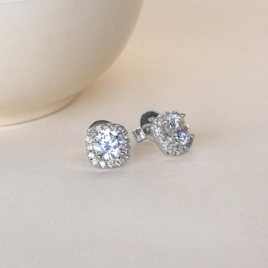 【並行輸入品】JEWELERYIUM Round Moissanite Stud, 3.00 CT Round Brilliant Cut Wの画像
