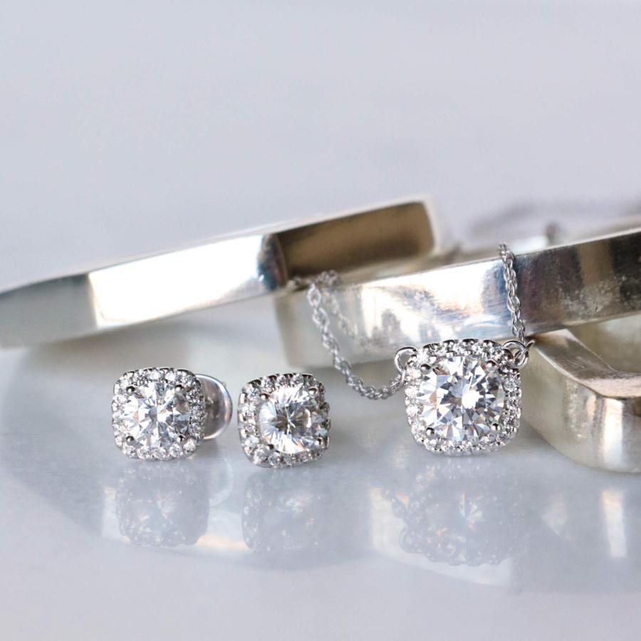 【並行輸入品】JEWELERYIUM Round Moissanite Stud, 3.00 CT Round Brilliant Cut Wの画像