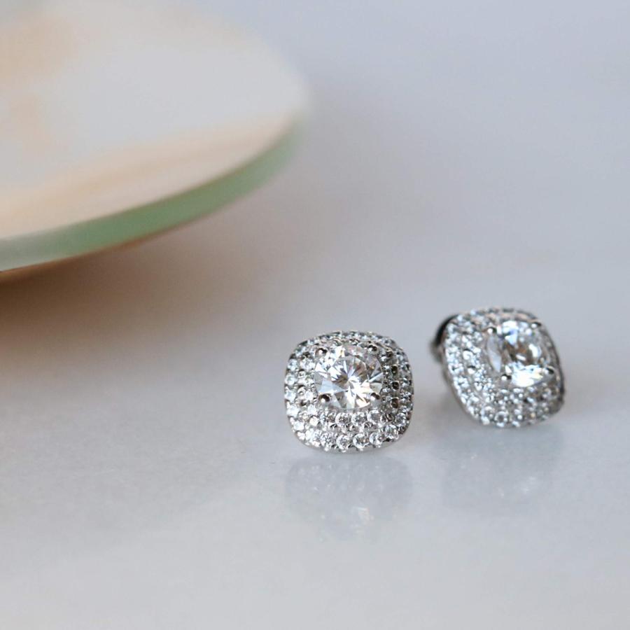 【並行輸入品】JEWELERYIUM Round Moissanite Stud, 3.00 CT Round Brilliant Cut Wの画像