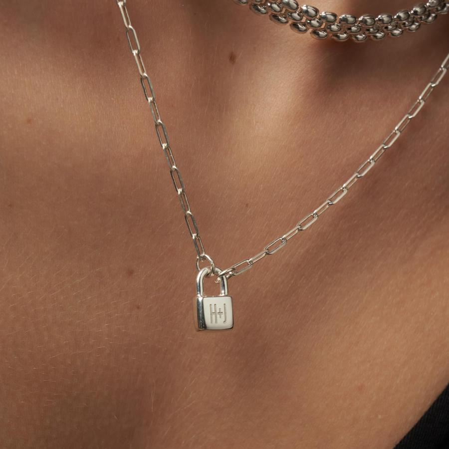 【並行輸入品】Oak&Luna イニシャルロックネックレス スターリングシルバー 935 / 18Kゴールドメッキ カスタム女性用ジュエリー_3