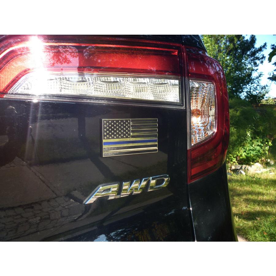 【並行輸入品】Thin Blue line USA Police Flag Black Chrome Plastic car Track Emの画像