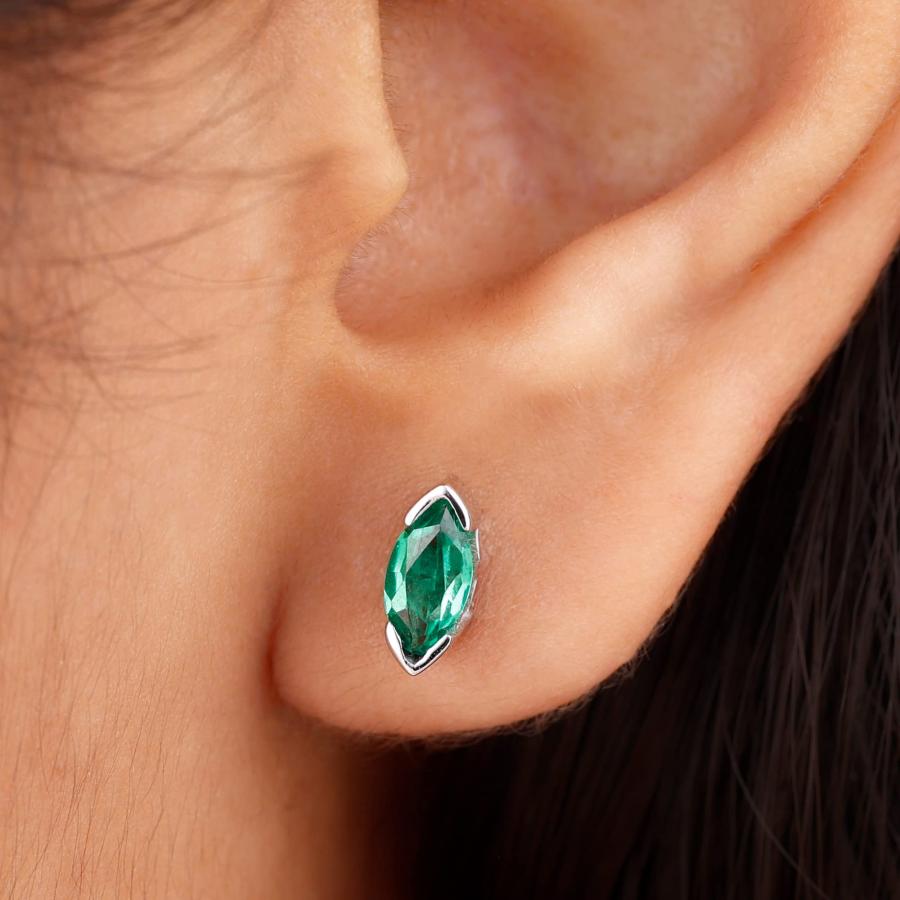 【並行輸入品】4X8 MM Marquise Cut Created Emerald Solitaire Stud Earrings (AAAの画像