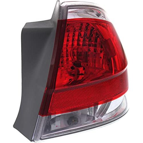 【並行輸入品】Garage Pro 助手席側テールライト 2009 2011 Ford Focusアセンブリに対応 クロームインサート/セダン付の画像