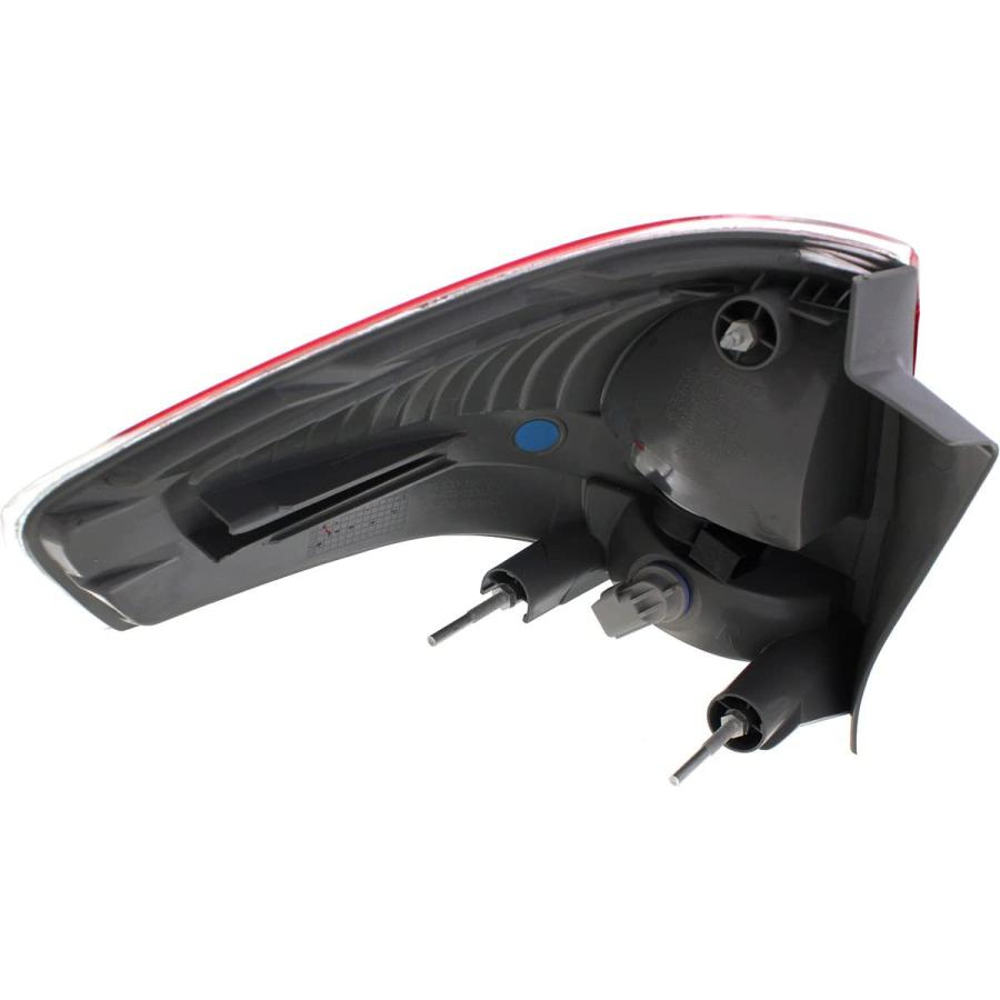 【並行輸入品】Garage Pro 助手席側テールライト 2009 2011 Ford Focusアセンブリに対応 クロームインサート/セダン付の画像