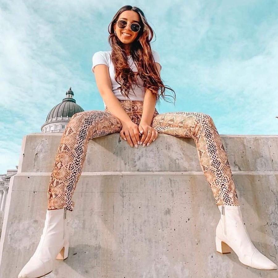 【並行輸入品】Classic Round Metal Frame Sunglasses for Women and Men (Gold + Pの画像