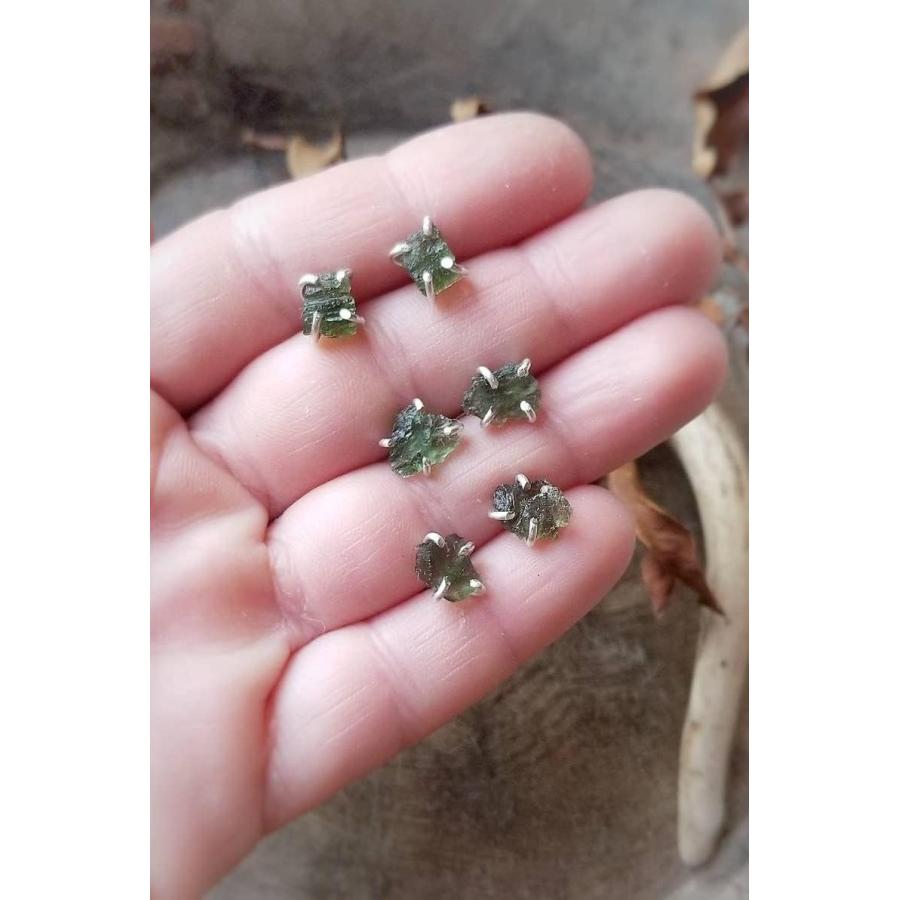 【並行輸入品】RAW MOLDAVITE スタッドピアス ジェムストーン 925ソリッドスターリングシルバー ハンドメイドジュエリー スタッドピアス_4