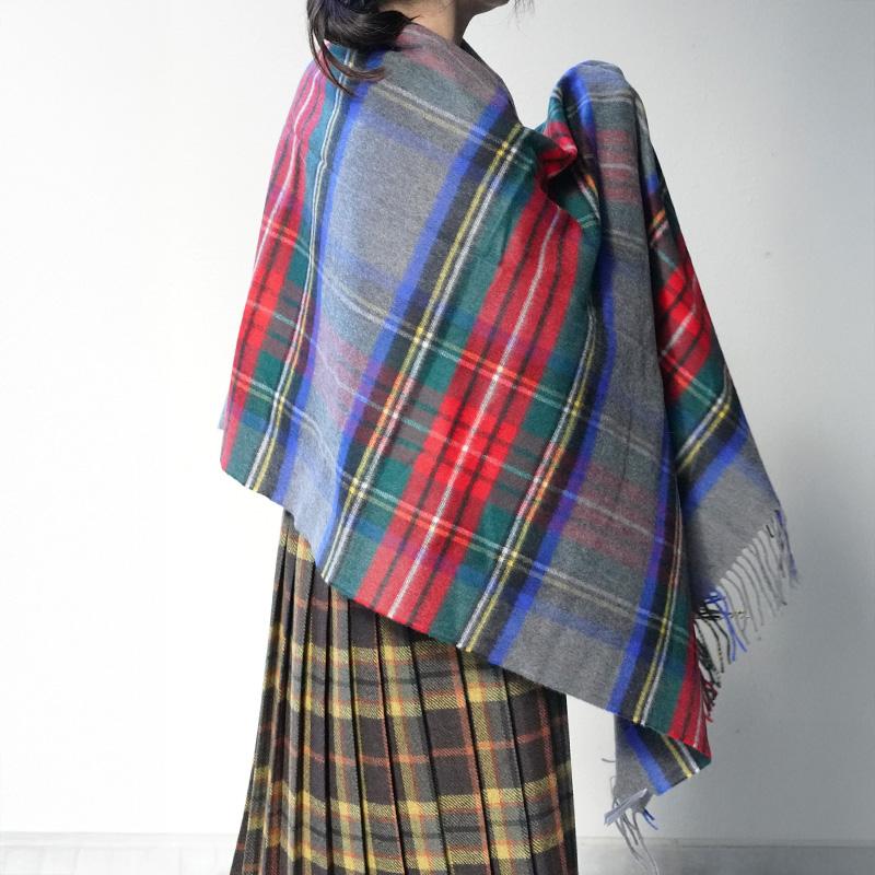 Johnstons of Elgin（ジョンストンズ オブ エルガン） イニシャル刺繍