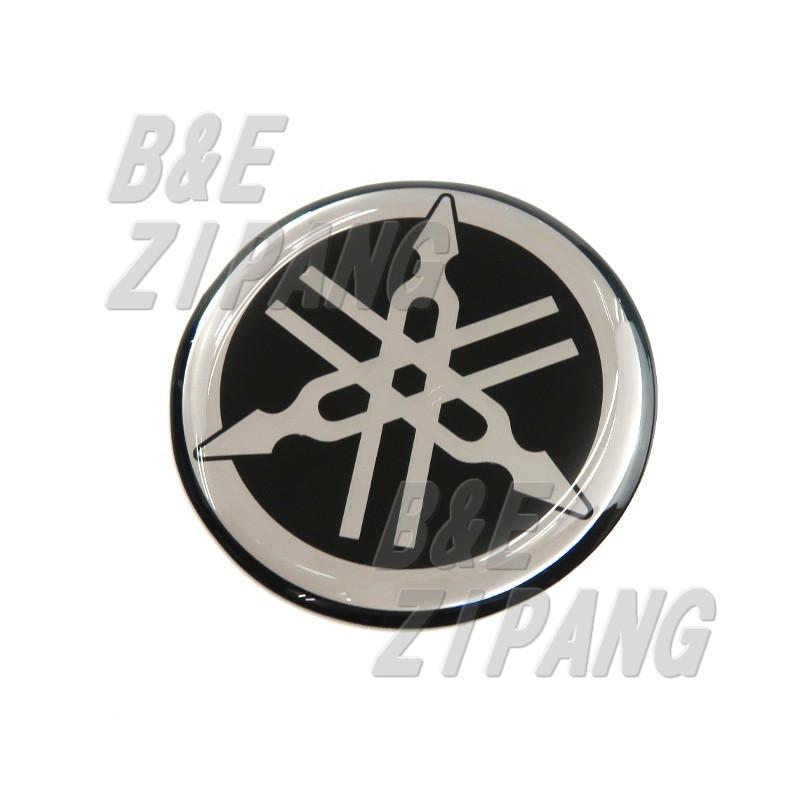 【ヤマハ純正】 YAMAHA 立体ロゴエンブレム バッジ 音叉マーク ステッカー 樹脂ドーム加工 シルバー/ブラック  直径40mm ST115 | YAMAHA | 01