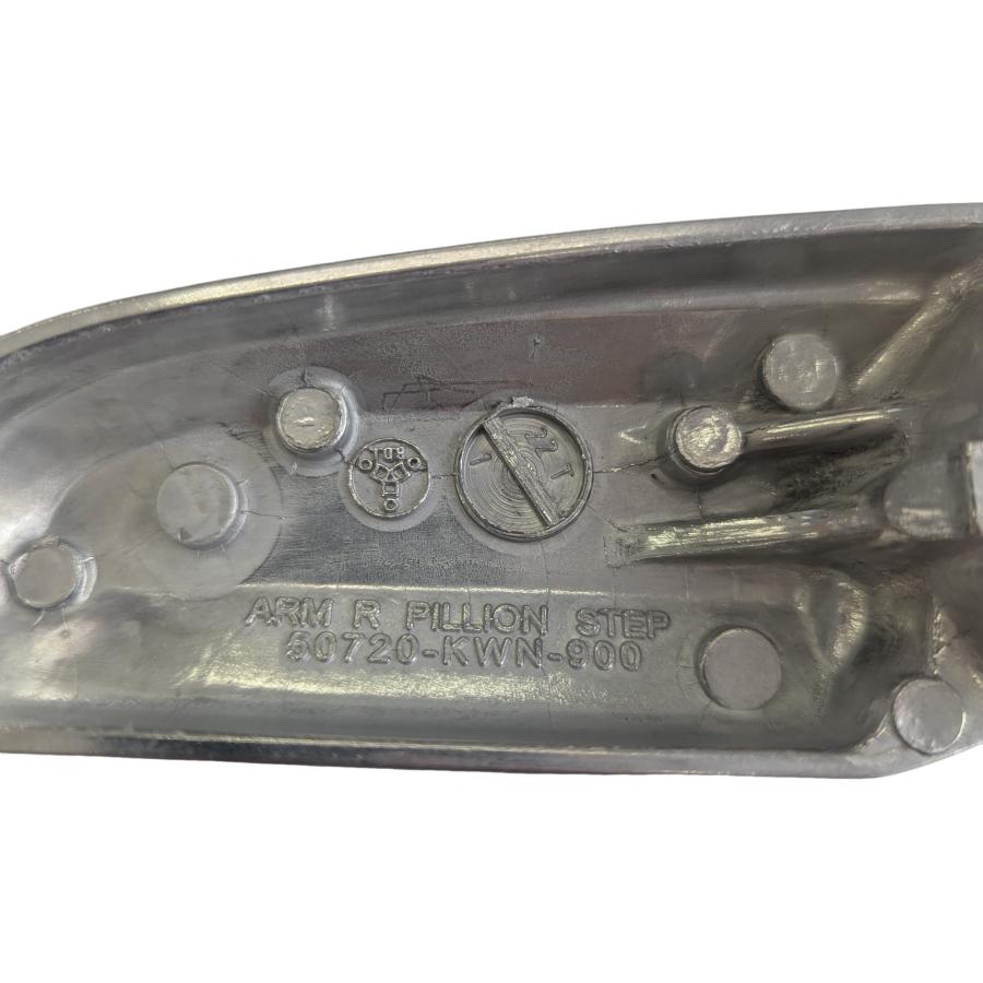 ピリオンステップ 右 ホンダ純正部品 PCX JF28 JF56 PCX150 KF12 KF18 50720-KWN-900 | ホンダ | 02