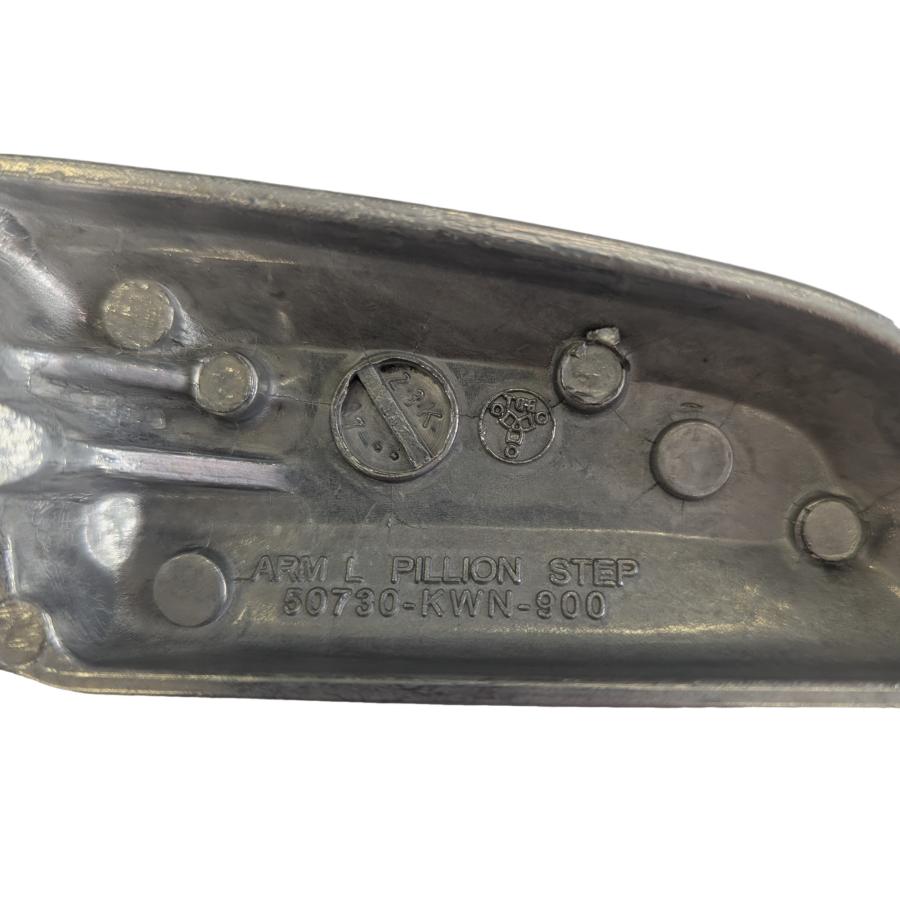 ピリオンステップ 左 ホンダ純正部品 PCX JF28 JF56 PCX150 KF12 KF18 50730-KWN-900 | ホンダ | 02