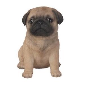 ポリレジン製 ガーデン彫像 座っているフォーン色のパグの子犬の像 置物 ガーデニング 庭