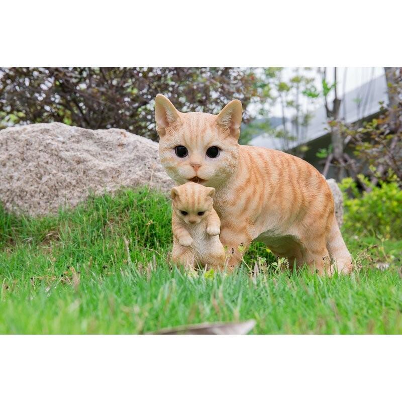 ポリレジン製 ガーデン彫像 動物 猫 子猫を運ぶ母猫の像 置物