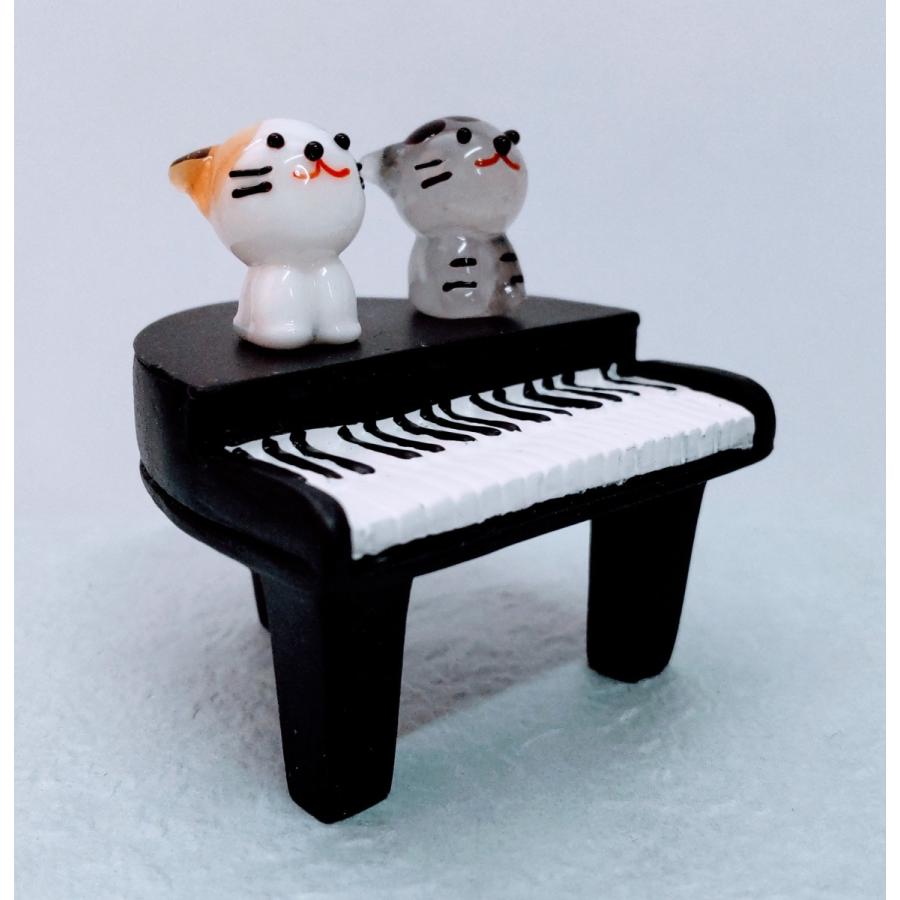 ガラス細工 ピアノネコ ミケ/サバトラ ミニチュア 置物 雑貨 猫 : きた