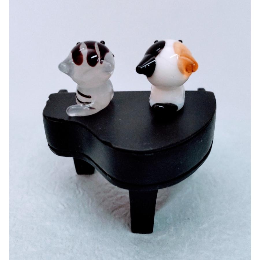 ガラス細工 ピアノネコ ミケ/サバトラ ミニチュア 置物 雑貨 猫 : きた
