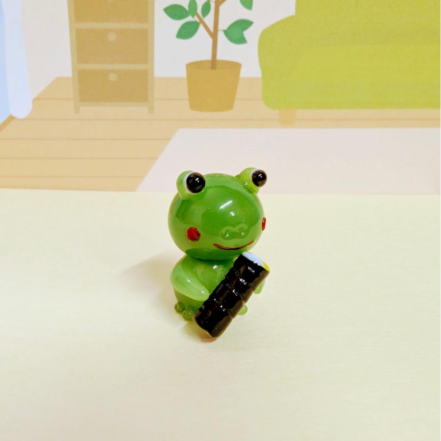 ガラス細工 カエルと恵方巻 ミニチュア 雑貨 置物 小物 蛙 節分 : きた