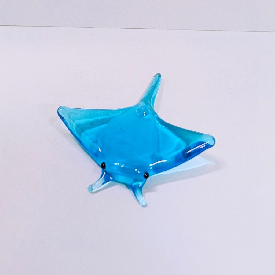 ガラス細工 マンタ（M) 青 ミニチュア 置物 : きたのガラス工芸 - 通販