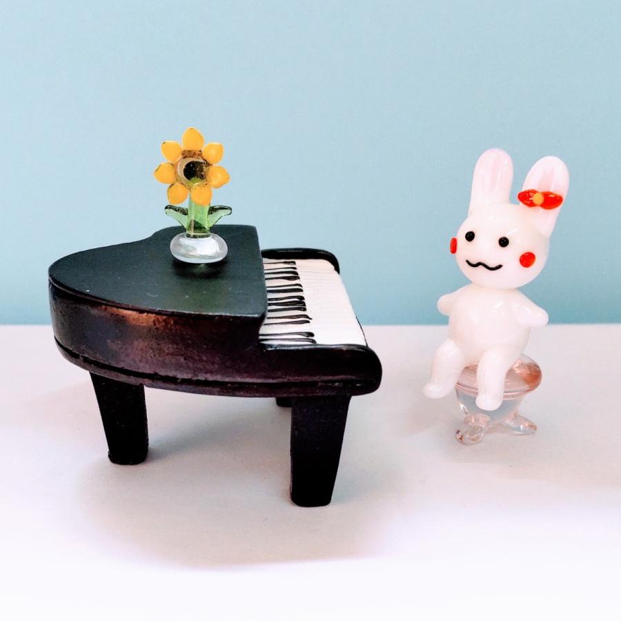 ガラス細工 ピアノとウサギ リボン ひまわり付 ミニチュア 大放出セール 置物 小物 花 雑貨 うさぎ