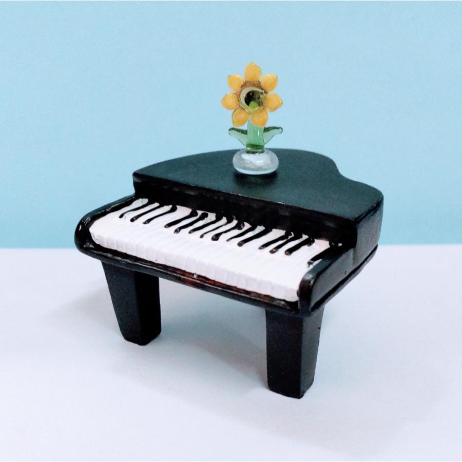 ガラス細工 ピアノとウサギ リボン ひまわり付 ミニチュア 大放出セール 置物 小物 花 雑貨 うさぎ