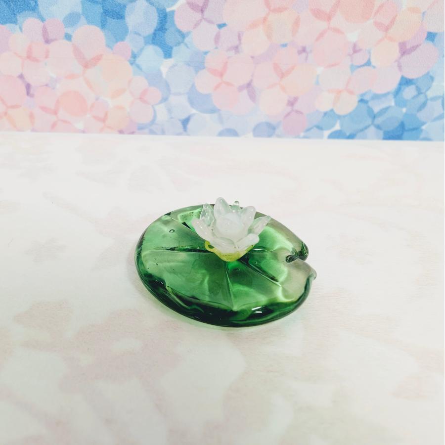 ガラス細工 蓮の花（ミニ）と葉っぱ ミニチュア 雑貨 置物 小物 花
