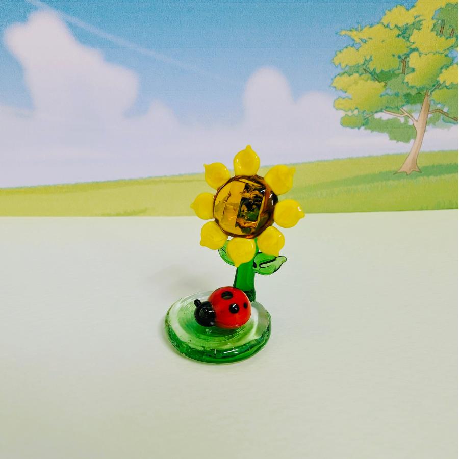 ガラス細工 てんとう虫とひまわり ミニチュア 雑貨 置物 小物 : きたの