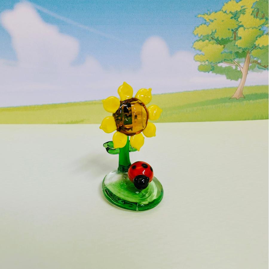 ガラス細工 てんとう虫とひまわり ミニチュア 雑貨 置物 小物 : きたの