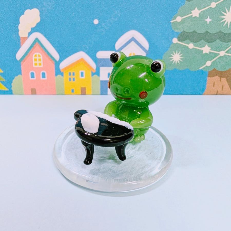 ガラス細工 カエルとピアノ(台付） ミニチュア 置物 蛙 : きたのガラス